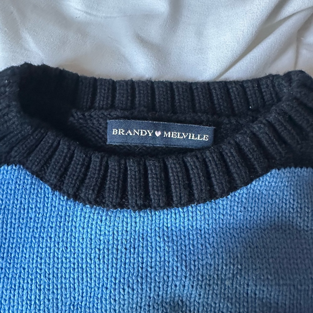 brandy melville brianna sweater (navy & blue)